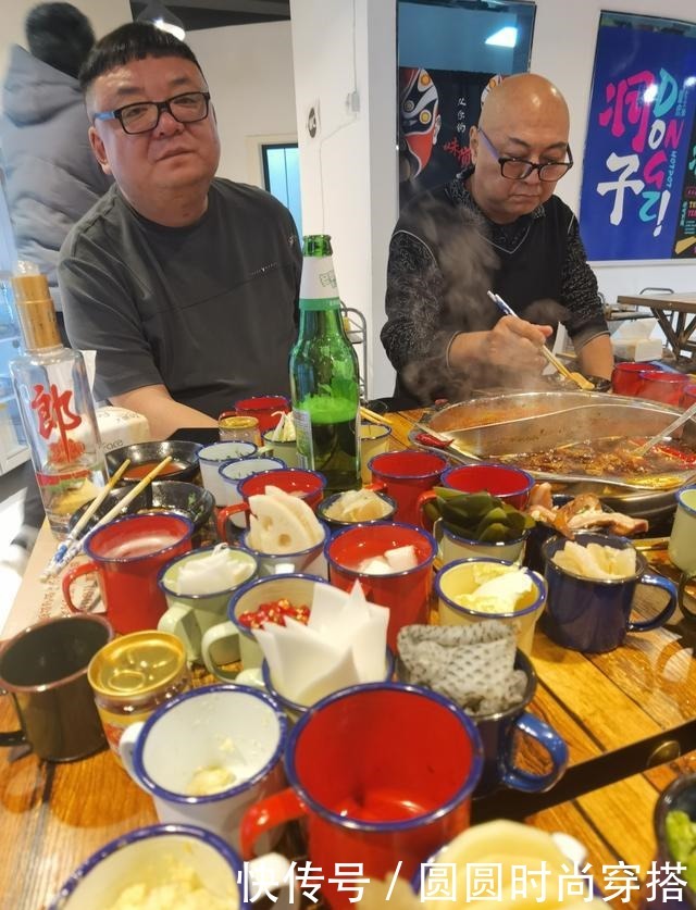 用茶缸子吃火锅，西安这家火锅有特色