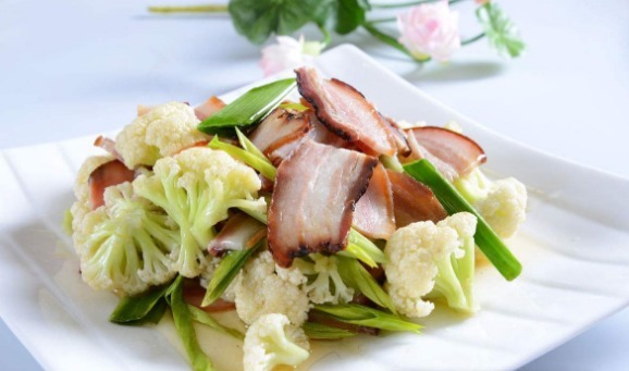 麻辣带鱼，吃起来没个够，米饭一碗接一碗