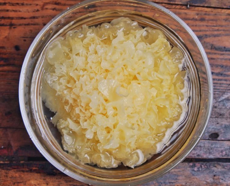 煮银耳汤怎么快速出胶？早餐老板教我2招，黏稠爽滑，好喝营养高