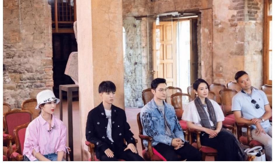 米线|《中餐厅5》有多假?客人吃到夹生米线忍气吞声,赵丽颖出手相助