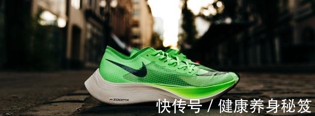 zoom 耐克跑鞋怎么选从竞速到慢跑,3大不同类型,都替你整理好了!