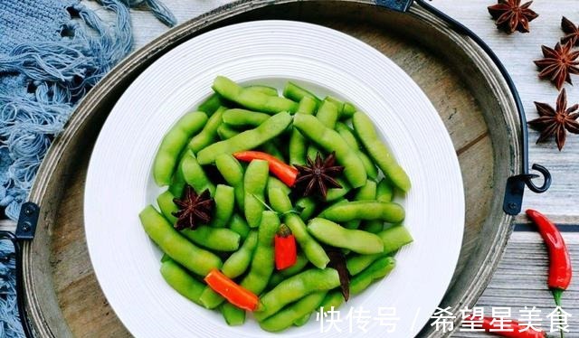 好吃|在家自己做水煮毛豆，比外面买的好吃，制作简单还有营养！