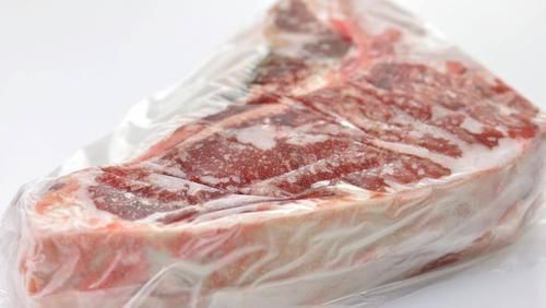 冻肉取出冰箱，千万别用热水和冷水泡，教你这样解冻，跟鲜肉一样