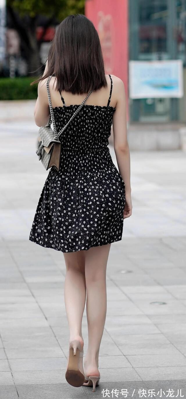 穿搭 黑色穿搭的小姐姐,自然的美 吸引的美
