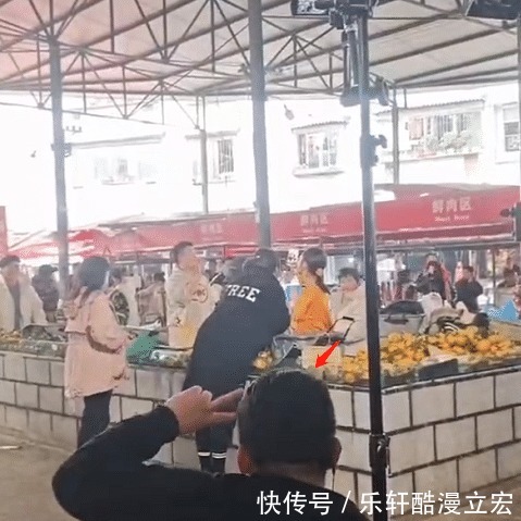 佟丽娅黄渤陈赫等菜市场录节目,丫丫化身“水果西施”真人超美