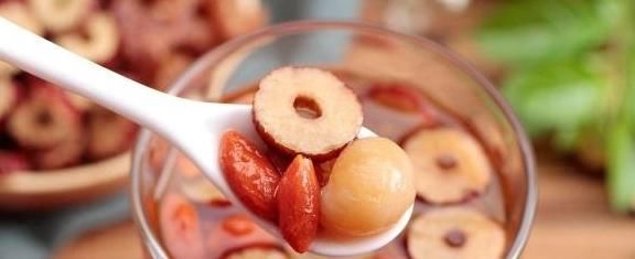 菊花|枸杞和“它”一起泡,连喝半月,逼走体内肝毒,效果胜过养肝药