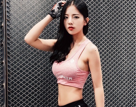 小蛮腰 紧身打底裤那么的有迷人的风情,穿出纤细的身材尽显优雅女人味