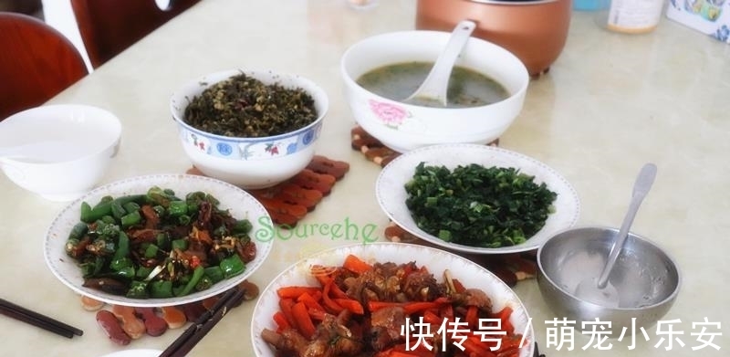 婆婆做的晚餐，四菜一汤，发个朋友圈，亲妈立马来接我和儿子回家