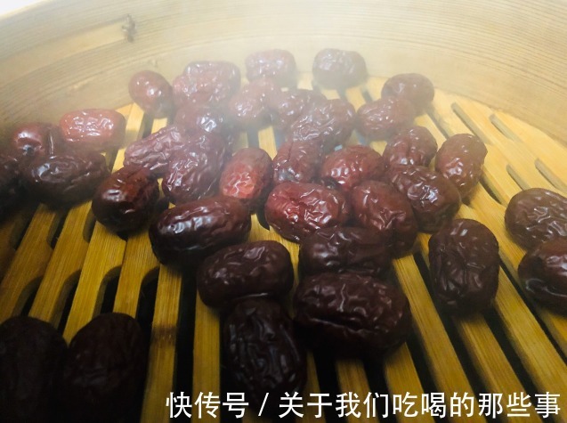 吃好|红枣生吃好还是熟吃好？牢记“3蒸3晾”，补气养血，1天3颗精神好