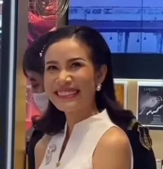  漂亮|诗尼娜贵妃被曝出丑照，旧照片一点都不美，这说明什么问题？