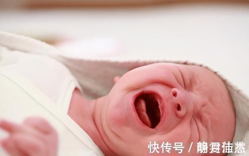 一惊一乍|婴儿会在睡梦中偷笑?关于新生儿的小秘密,新手爸妈都了解过吗