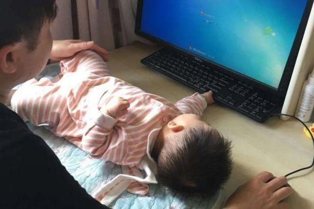 直男|“直男爸爸”接娃出院引围观,宝妈看后哭笑不得:只让他折根桃枝