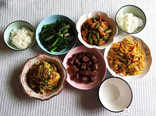 蒜苗|一家三口的午餐，40元成本5道家常菜，花钱少吃得香，拒绝浪费