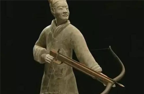 中原|秦始皇为何能统一中原?史学家:秦军的这些兵器,不应出现在当年