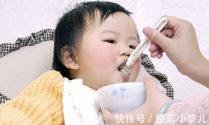 小餐桌|老人别再给宝宝这样喂辅食,若发现这些情况,妈妈要及时沟通
