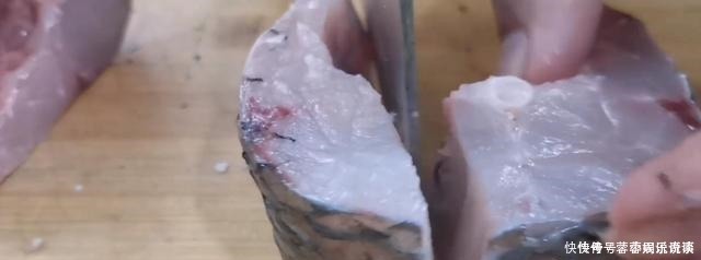 我家草鱼从不红烧,教你懒人做法,不加一滴水,上桌被全吃光!