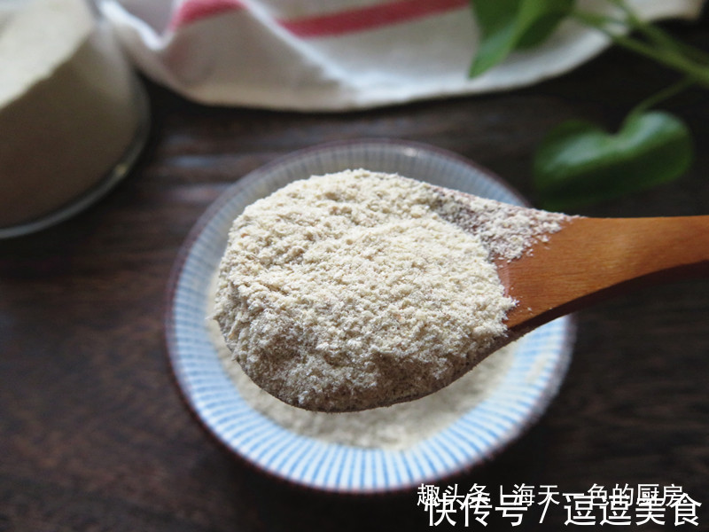 教您在家制作美味调味料,炒菜时加一点它比味精还鲜,快试试!