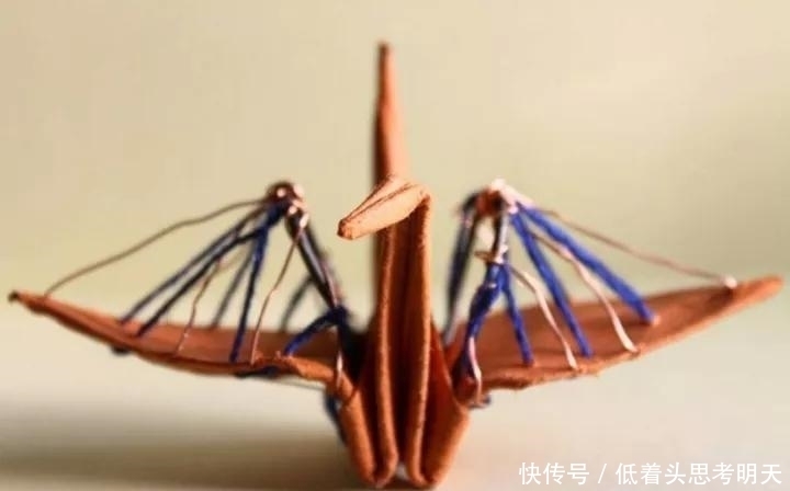  重样|每天折一只千纸鹤，他坚持了1000天不重样，女友被感动到梨花带雨