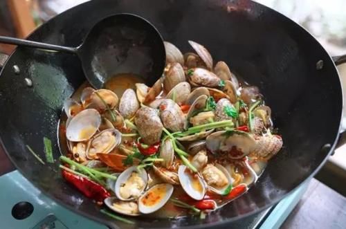 洗蛤蜊时，不要只用盐，教您一招，蛤蜊干净无沙放心吃，很实用