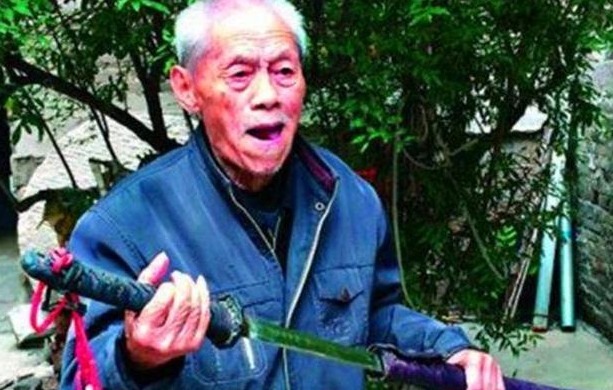 士兵|抗战老兵收藏了一把日本军刀,日本欲花三千万购买,老人一口回绝