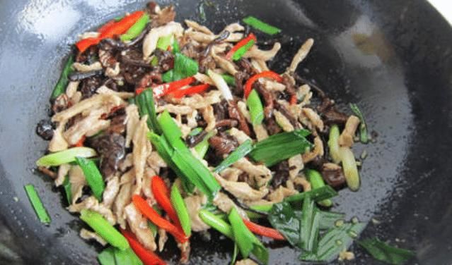不管炒什么瘦肉，都别着急下锅炒，学会正确做法，肉软嫩不柴，香