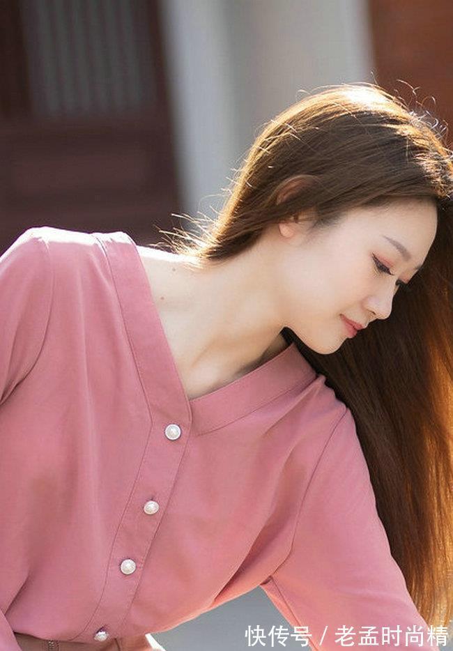 减龄 甜美减龄的雪纺衫,干练的V领设计露出精致的锁骨美,充满时尚感