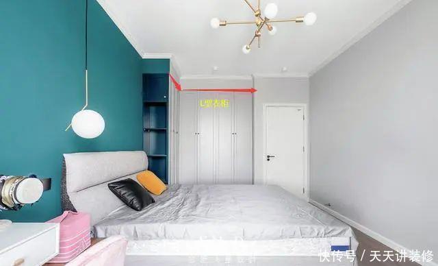 L型|毫不夸张，卧室里这样装个L型衣柜，完全可以抵得上一个衣帽间！