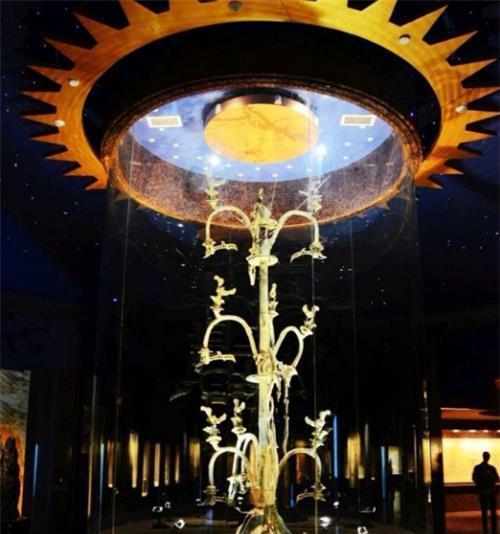 三星堆发现“谜”样的甲骨,上面符号是不是文字?专家都搞不明白