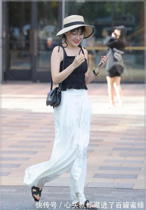 穿搭|美女穿搭:荷叶边吊带搭配纯白阔腿裤,清爽前卫,萧洒又潇洒