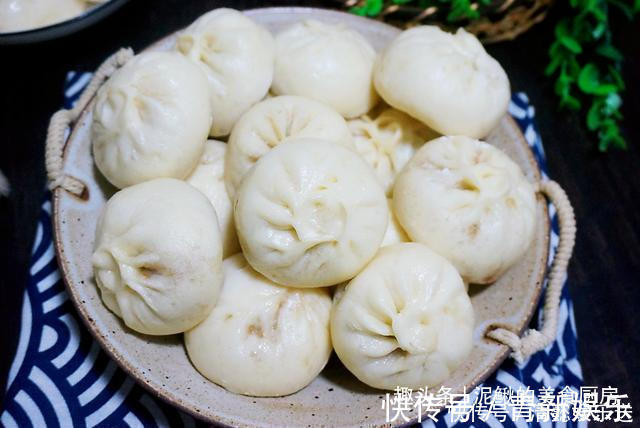 蒸包子|蒸包子，记住不要直接上锅蒸，技巧教您，松软好吃，超级简单