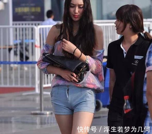 短裤|“心形”短裤真火,大长腿只是其一,大胆女生真“大胆”!