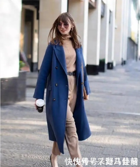 雾霾蓝大衣不流行了,最近大火的“海蓝色大衣”,这样搭配真好看
