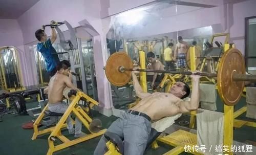 爆棚|58岁中国环卫工大叔健身20年，肌肉爆棚谁说健身是有钱人的爱好