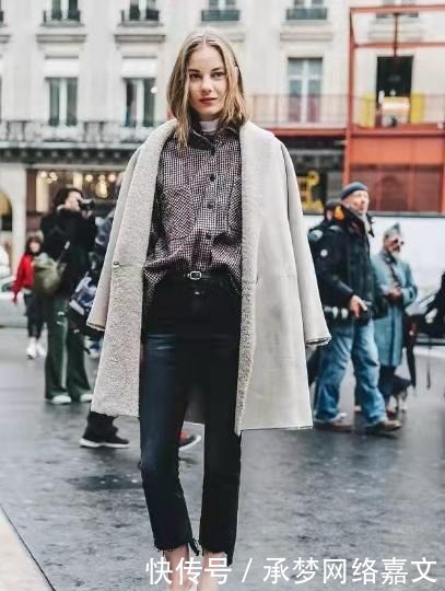 别着急|衬衫别着急收起来!秋冬做内搭时髦又实用,比毛衣舒适比卫衣有型