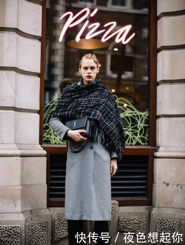 系法|喜欢穿大衣的女人,围巾建议这些“时髦系法”,脸都偷偷小一圈