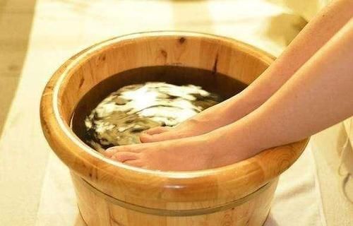 心脏不好的人，睡觉时身体出现4个现象，你有的