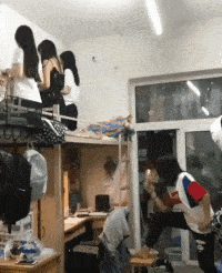 |搞笑GIF:好气哟,瞬间觉得活的不如一张床