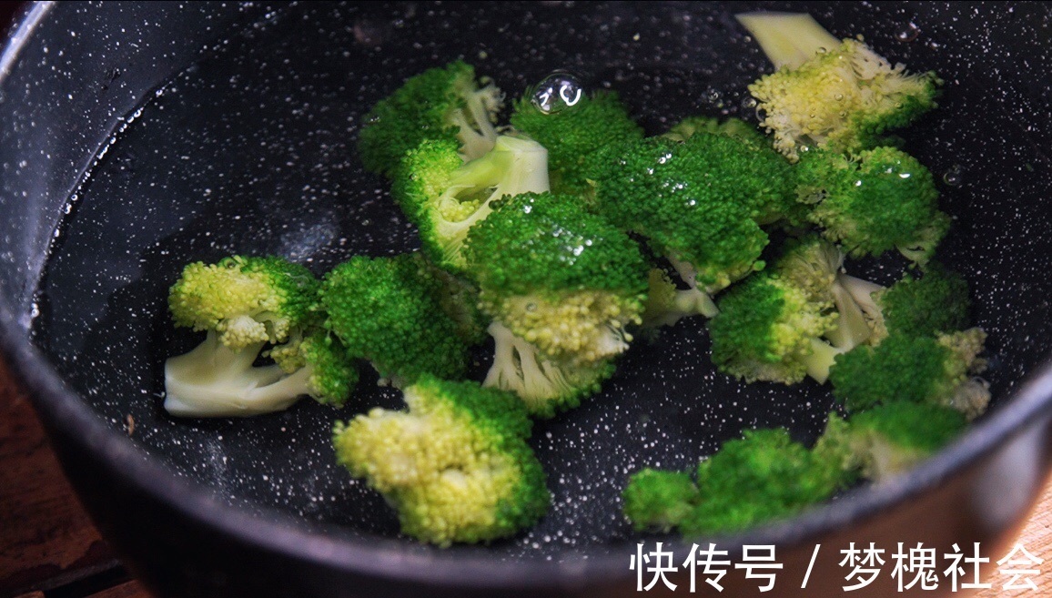 营养健康|西兰花炒虾仁在家做,营养健康,美味好吃