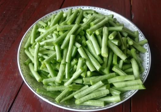 豆角加它这样做,简单又美味,和米饭搭配最好了,能吃两碗饭