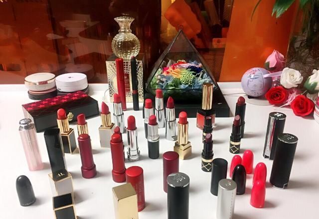 巩皇|大牌口红VS平价口红,为什么色号一样,价格却相差甚大?