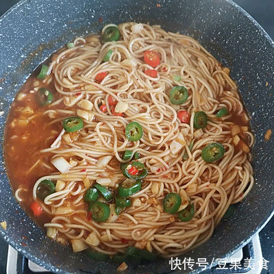 有了韩式辣椒酱拌面，老公每天多吃一碗饭