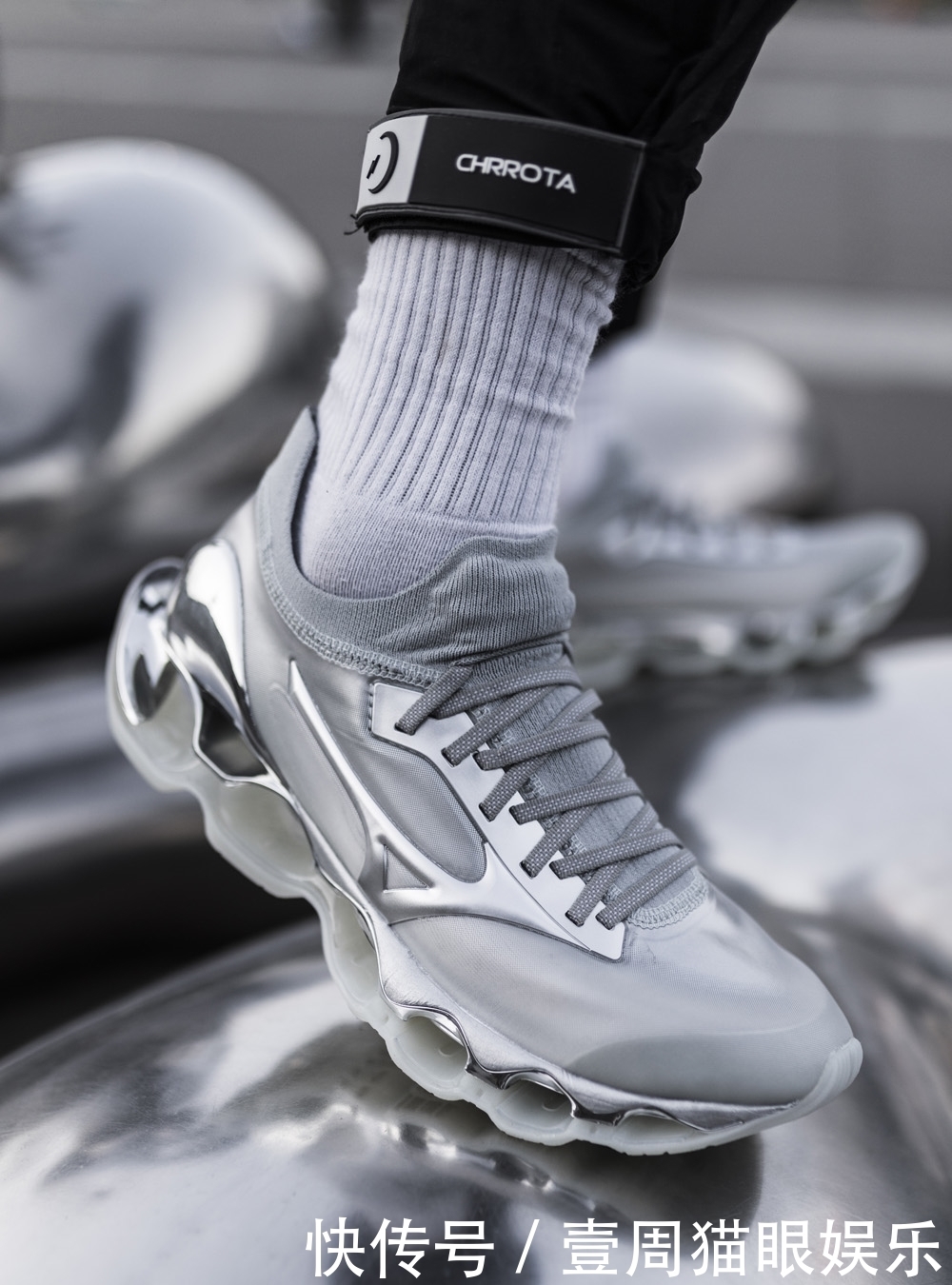 近期「最限量球鞋」就是它!潮流「性感大师」联名