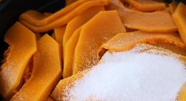 南瓜里加一碗红枣,不用烤箱,不用锅烙,简单一做,比面包还好吃