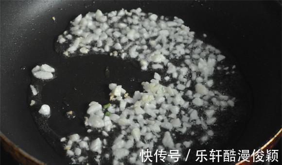 上火|不用面粉不用炸,十分钟上桌的香辣脆皮鸡翅,又酥又嫩,不上火!