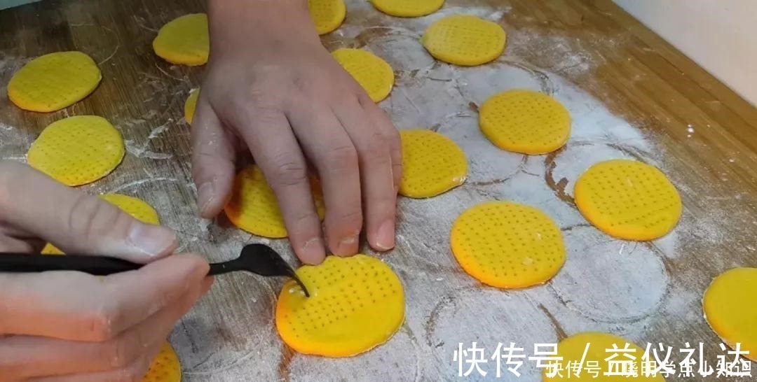 油条|半个南瓜，1个鸡蛋，不用一滴水，比油条做法简单，比蛋糕都好吃