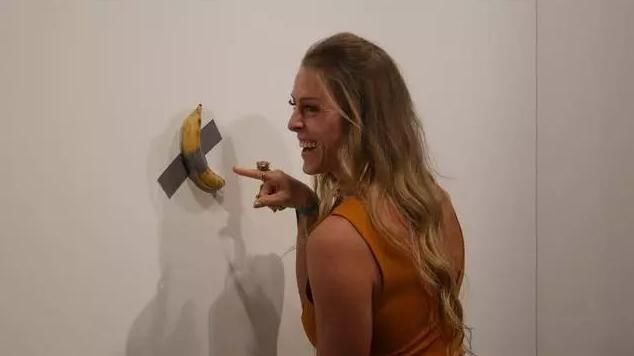 85万一根天价香蕉,被展览会上的饥饿游客一口吃掉,后来怎样