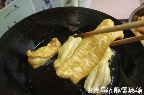 炸油条|炸油条加酵母是大错特错，老师傅教你正宗配方，油条根根蓬松酥脆