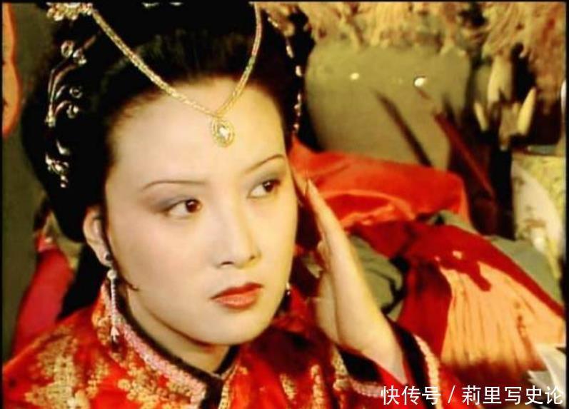 贾雨村|贾母那么宠爱王熙凤，她病危时，为什么贾母只给了半碗粥？