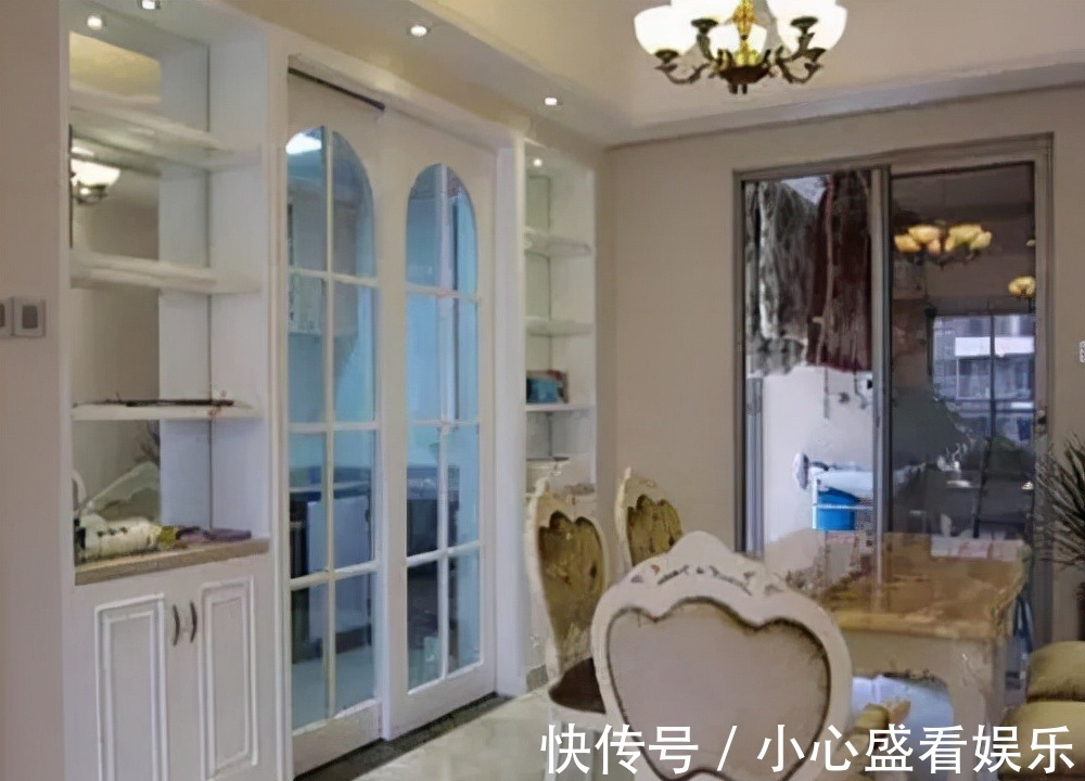 推拉门|去了趟邻居家我才知道，原来厨房推拉门过时了，有钱人都这样装！