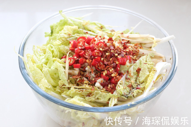 年夜饭别只盯大鱼大肉吃，来道爽口开胃凉拌菜，中和油腻有益肠道